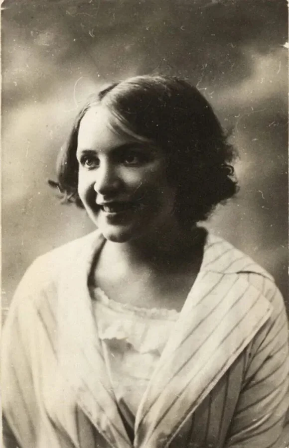 Одна из первых