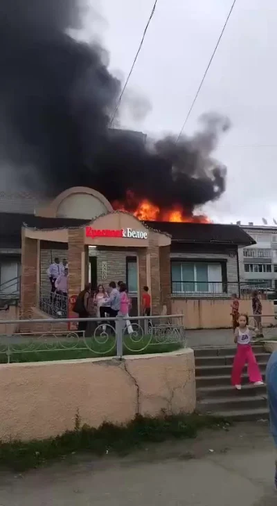 Широкой этой свадьбе было места мало