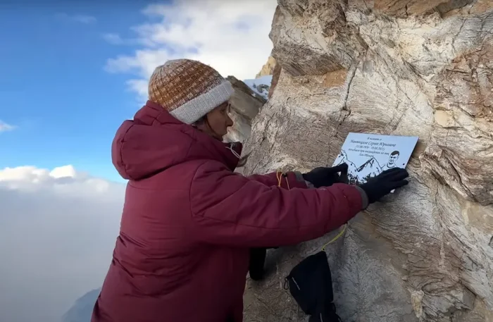 Российская альпинистка сломала ногу на пике Победы в Кыргызста и уже ненеделю ждет помощи