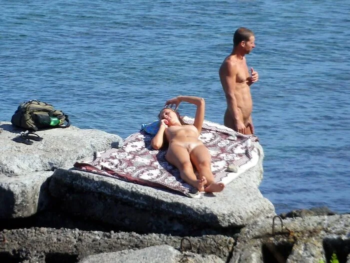 Нудистки светят⁠⁠