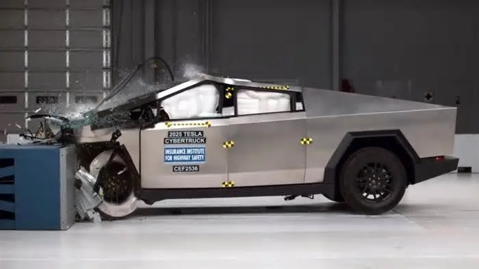 Суровый краш-тест Tesla Cybertruck 2025