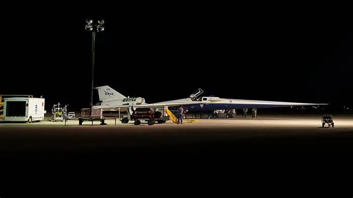 Секретный сверхзвуковой самолет НАСА X-59 готовится к своему первому полету в Палмдейле, штат Калифорния, США. Скорость полета 1,5 Маха