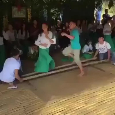 - У вас на работе несчастные случаи были? - Нет. - А почему тогда у вас одной ноги нет?!