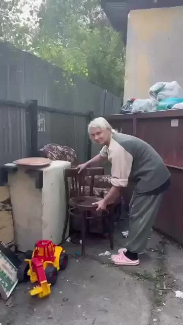 Вторая жизнь стула)