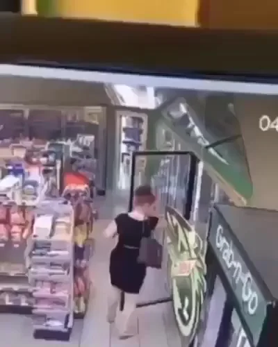 Любопытно, а вот охранники поняли, в чем секрет этой магии?