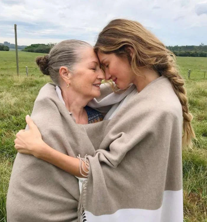 18 звёздных красавиц и их мамы: поразительное сходство