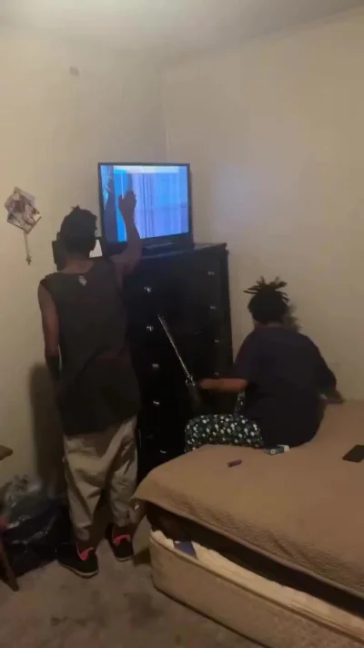 Уникальная техника ремонта телевизора методом пальпации