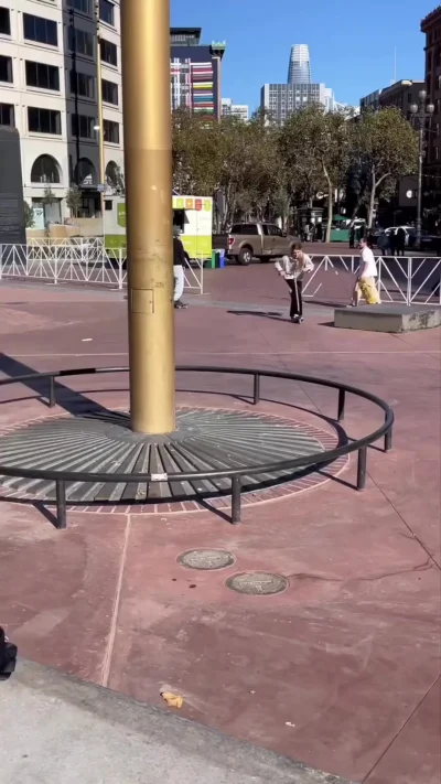 Обалденная техника езды на самокате: мал, да удал