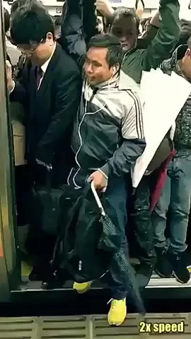 - Больше никто не влезет! - Ещё как влезет!!!