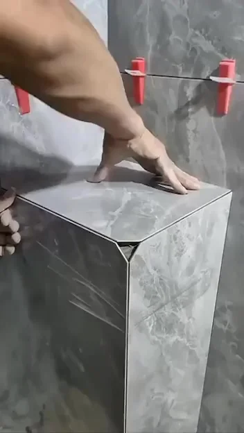 Дизайнерский приём от плиточника, как красиво обыграть угол на плитке