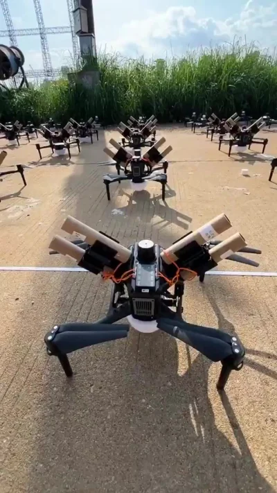 Шоу дронов в сочетании с фейерверками