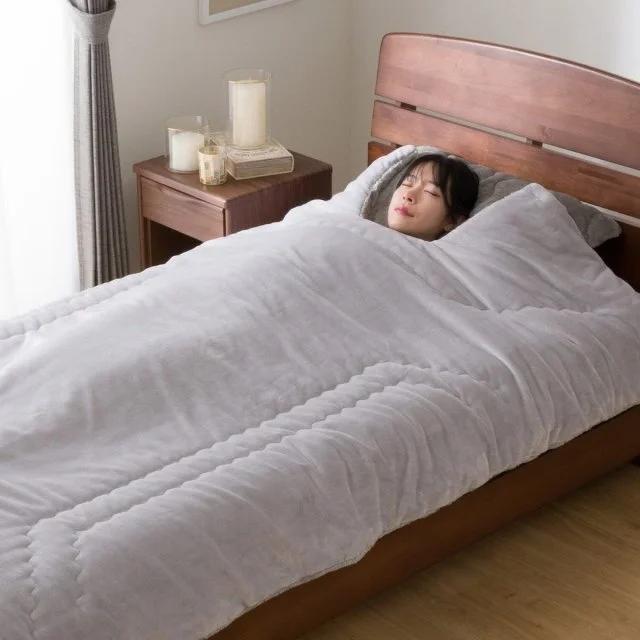 Японское одеяло мечты: спи зимой, как медведь, с вырезом для головы