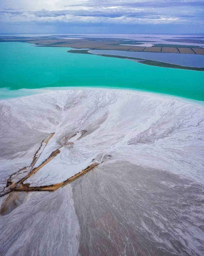 🧂 Красное озеро в Крыму — когда природа и промышленность решили сделать градиент