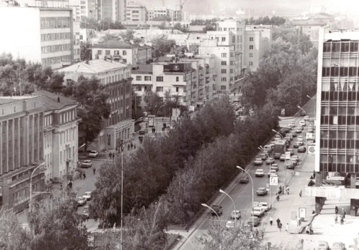 «Они улыбаются при тебе, а потом исчезают в чужих объятиях…»