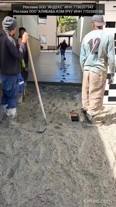 За хлебом пошла, скоро вернется