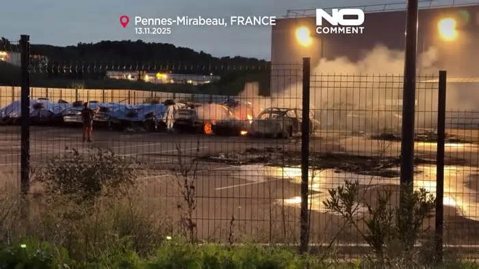 Это вам не LADA Kalina - Во Франции в автосалоне загорелись  электромобили Tesla