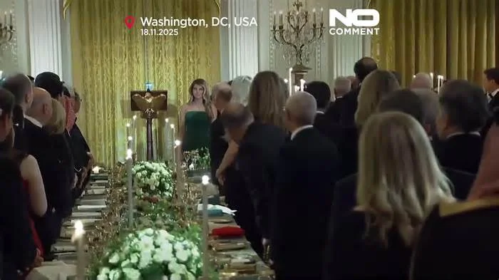 "Господа" кушают и думают, что весь мир на них горбатится