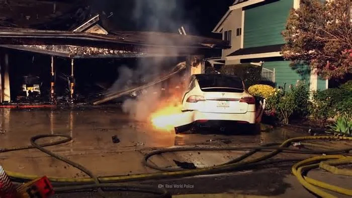 Cамовозгорание электро автомобилей