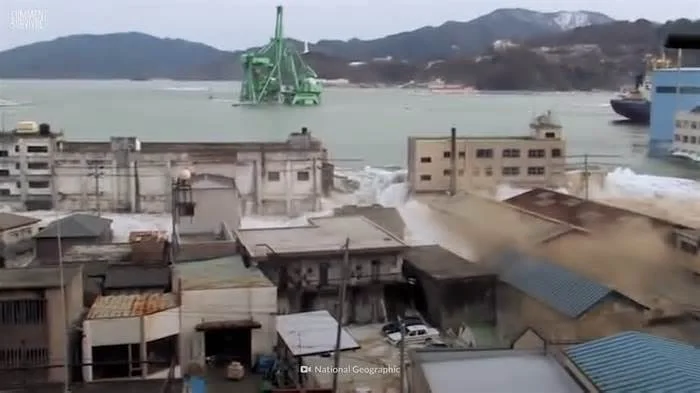 Видео подборка гигантских цунами 