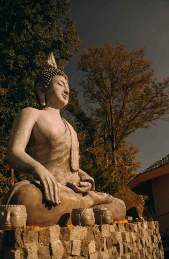 Монументальная статуя Будды высотой 3,5 метра, созданная с использованием технологии 3D-печати