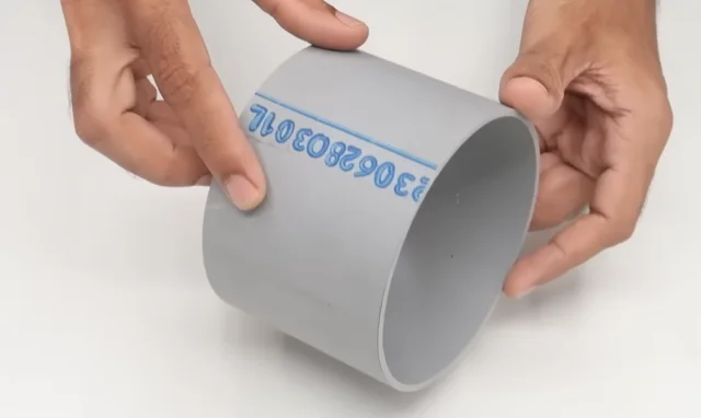 Машина из труб: поразительно правдоподобная модель