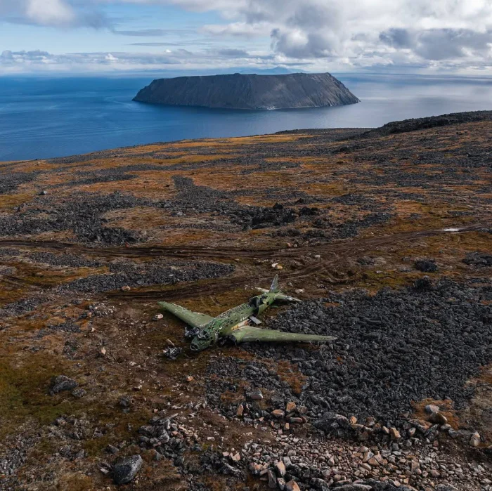 Самолёт-призрак на краю России: история Ли-2 на острове Ратманова
