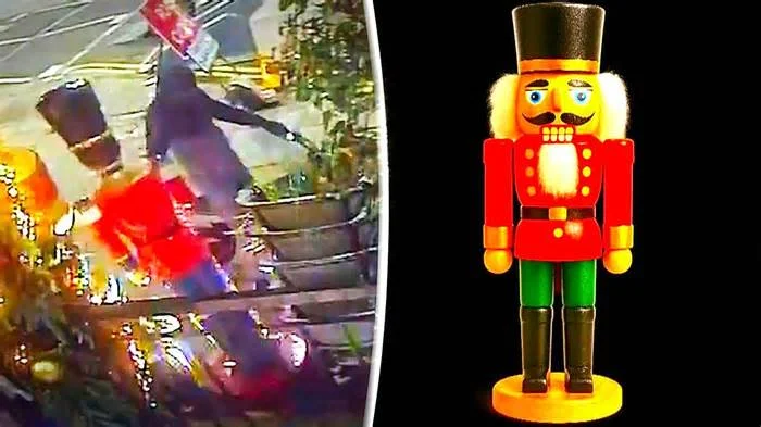 В Эдинбурге (Шотландия) велосипедист охотится на гигантского Щелкунчика 🤣