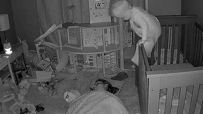 Заботливая мамуля и шустрый сынуля