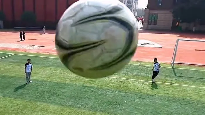 Юнный футболист точно попал мячом в дрон