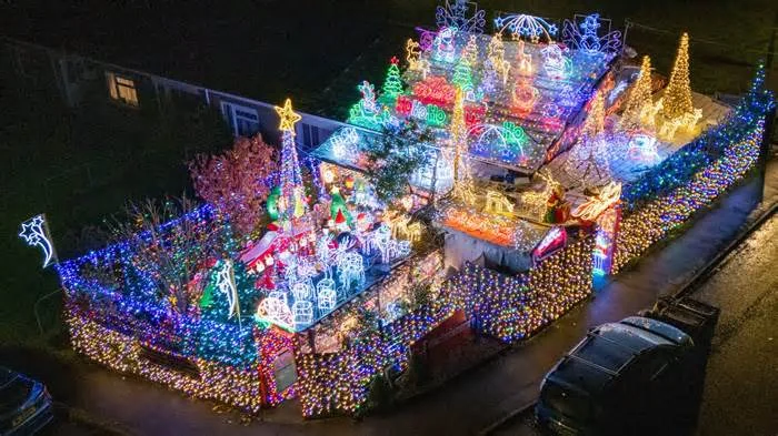 Британец за €11,500 украсил свой дом к Рождеству