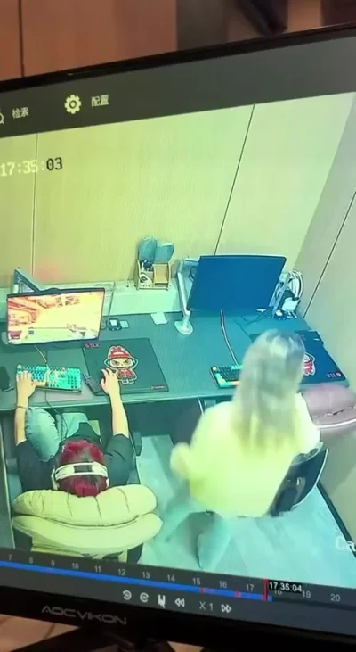 Вумен момент...