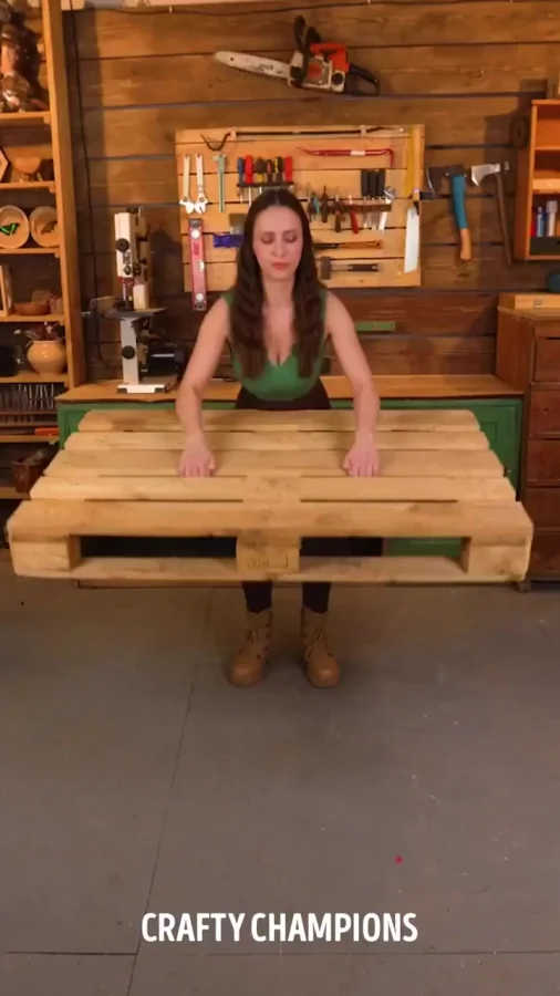 Рабочий стол из поддонов