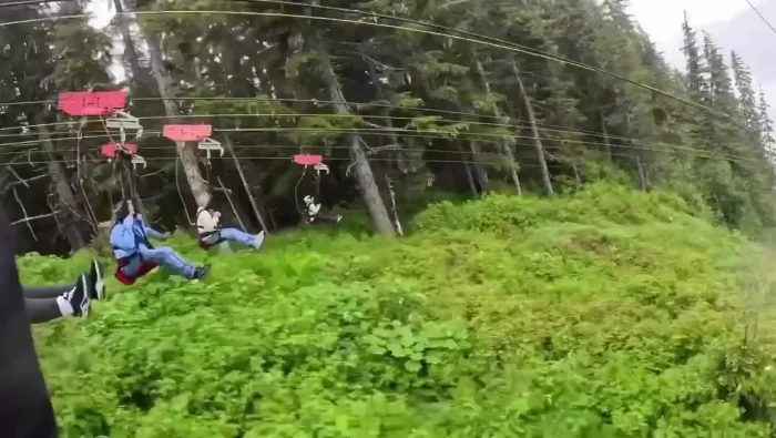 Зиплайн на Аляске имеет длину в 1,5 км и высоту 400 м