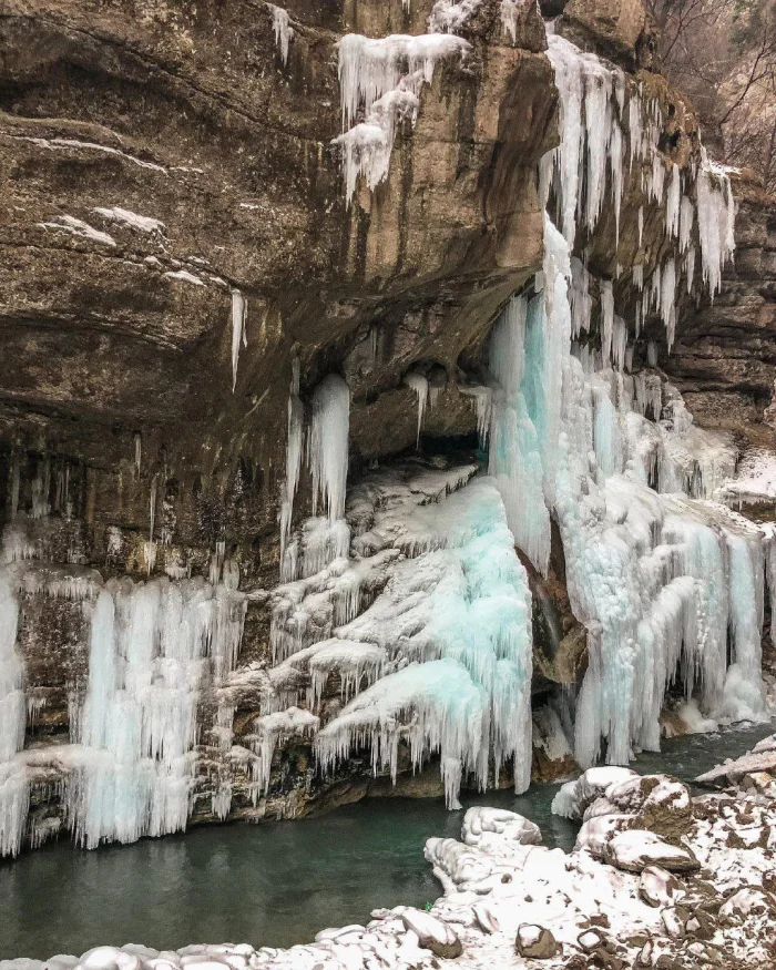 ❄ Чегемские водопады зимой: ледяная магия, которую нужно увидеть