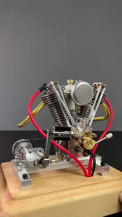 Запуск миниатюрного бензинового двигателя Harley V2