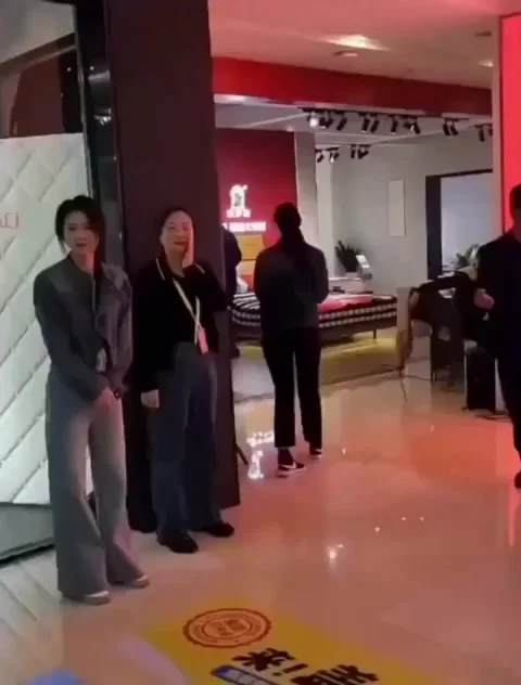 Новая кровать для двоих от китайской компании