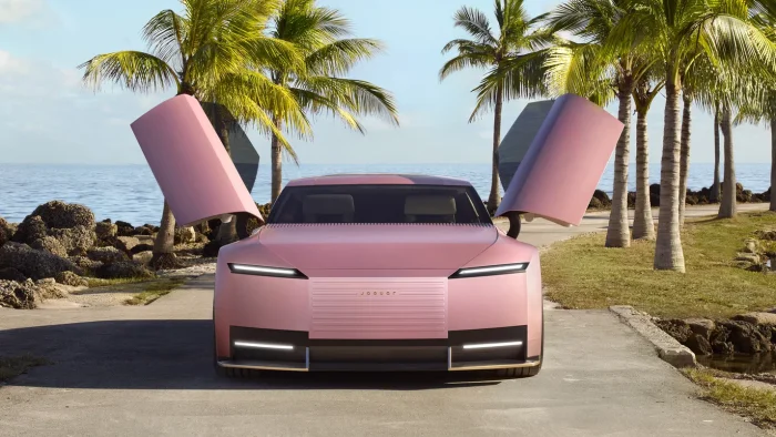 После скандала с концептом Type 00 Jaguar уволил своего многолетнего главного дизайнера