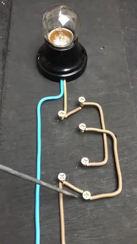 Проходной переключатель: Наглядная схема подключения