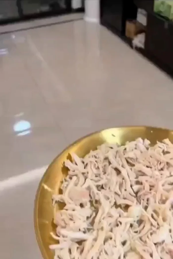 Пушистые пираньи голодны… очень голодны.