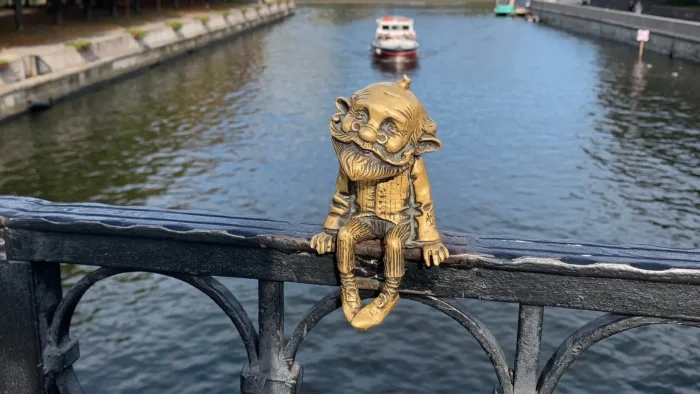 Талисманы городов России: где спрятались хомлины, кудесники и другие мини-скульптуры