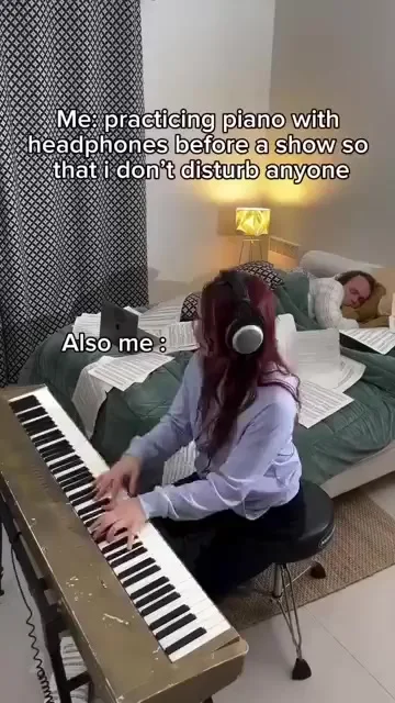 -Ты можешь играть без звука? -Конечно!