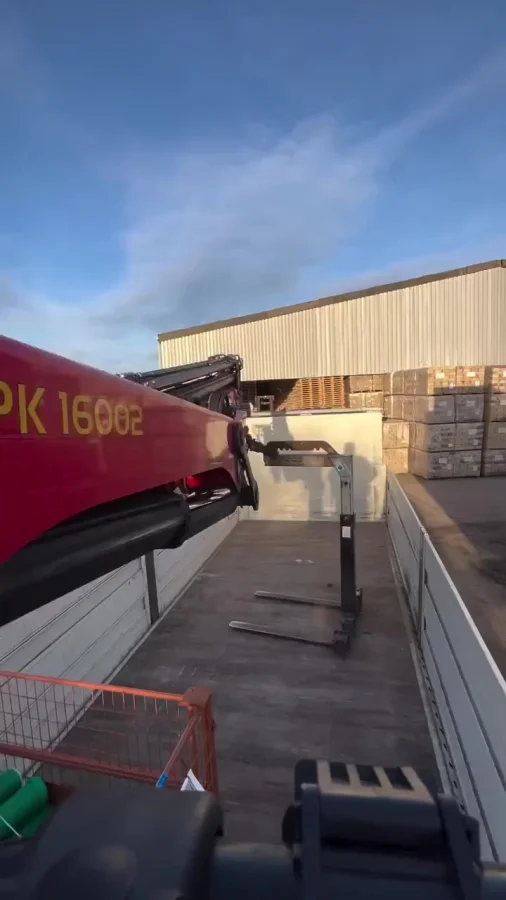 Мастерская работа манипулятора вилами для поддонов