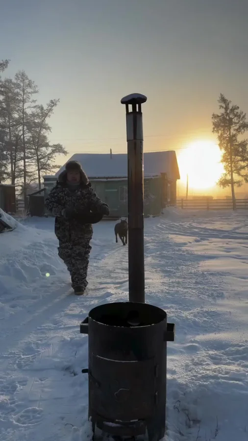Мужик просто взял и нарубил суп...