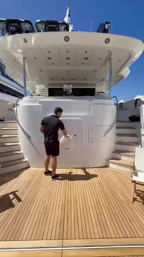 Заглядываем в машинное отделение 38-метровой яхты Palmer Johnson 2006 года постройки