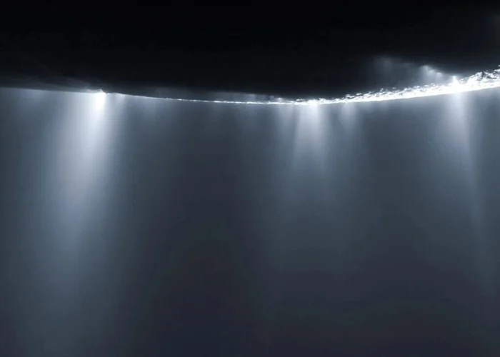 Где бьется сердце жизни? Загадка подледного океана Энцелада