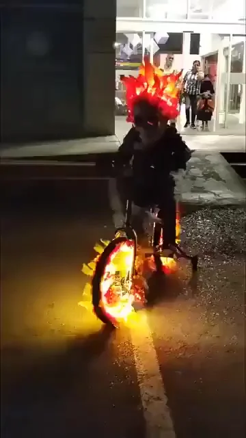 Костюмчик огонь!