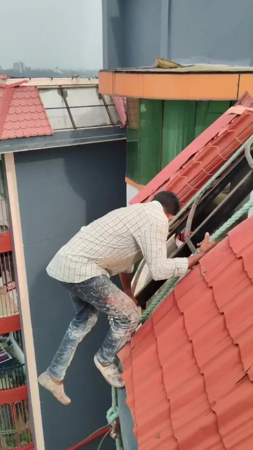 Промышленный альпинист из Индии