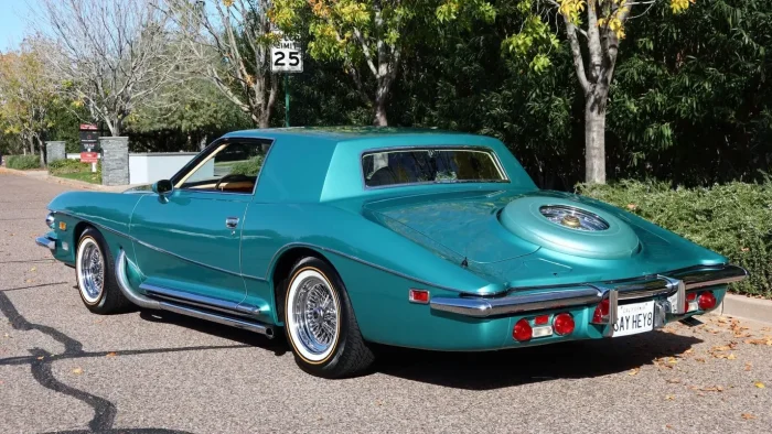 Уникальный Stutz Blackhawk: Редкое купе ручной работы из Италии ищет нового владельца!