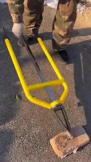 Универсальный инструмент, чтобы колоть дрова, кирпичи, рубить проволоку и крушить черепа врагов