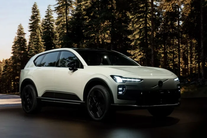 Volvo представила новейший среднеразмерный кроссовер.